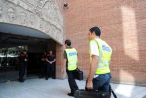 Mossos d'Esquadra entrando a registrar el Palau de la Musica, caso Palau-Convergencia Democràtica de Catalunya
