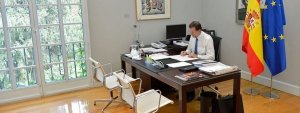 Rajoy en su despacho el 9-N. ¿Consul qué?